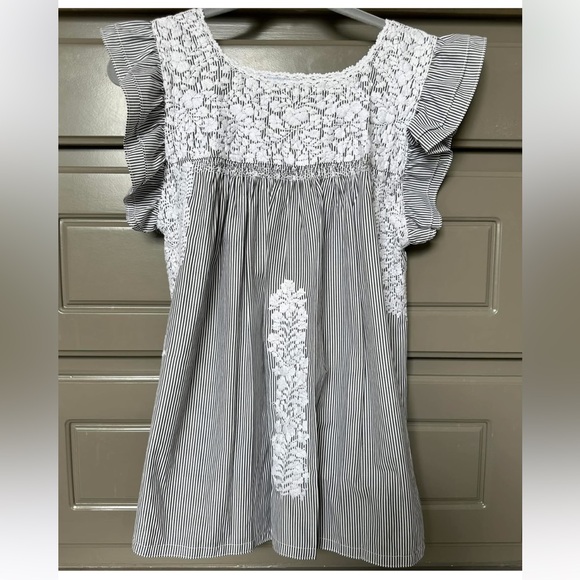 EUC Mi Golondrina grey stripe top with white embroidery size small - Picture 1 of 1